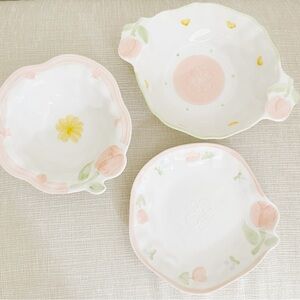 Kawaii Japanese Tulip Dinnerware Set – 2 Bowls & 1 Plate